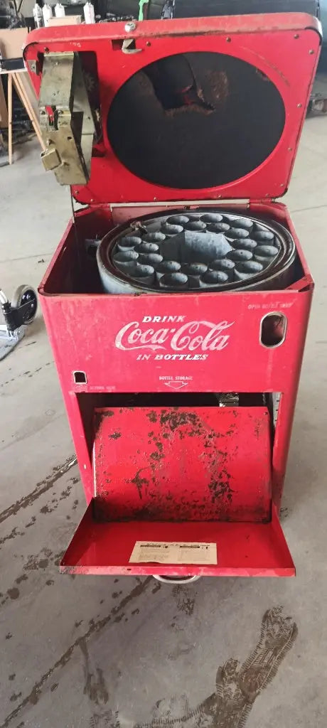 DISTRIBUTEUR VENDO Coca Cola A23E